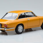 Alfa Romeo 1750 GTV Gul Norev 1:18 - image 3 of 7
