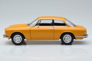 Alfa Romeo 1750 GTV Gul Norev 1:18 187910 Metal — billede 4 af 7