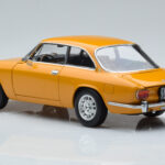 Alfa Romeo 1750 GTV Gul Norev 1:18 - image 6 of 7