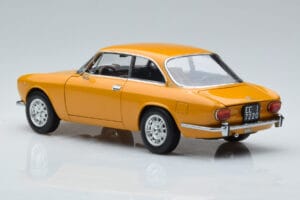 Alfa Romeo 1750 GTV Gul Norev 1:18 187910 Metal — billede 6 af 7