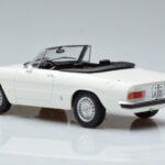 Alfa Romeo 2000 Spider Hvid Norev 1:18 - image 6 of 7