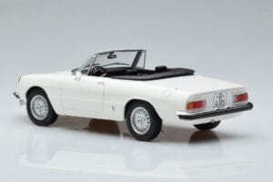 Alfa Romeo 2000 Spider Hvid Norev 1:18 187882 Metal — billede 6 af 7