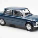 Alfa Romeo Giulia TI Petrol Blå Norev 1:18 - image 4 of 6