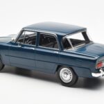 Alfa Romeo Giulia TI Petrol Blå Norev 1:18 - image 5 of 6