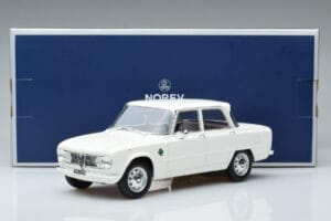 Alfa Romeo Giulia Ti Super Norev 1:18 187970 Metal — billede 6 af 6