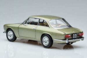 Alfa Romeo GTV 2000 Grøn Begrænset Udgave Norev 1:18 187913 Metal — billede 6 af 7
