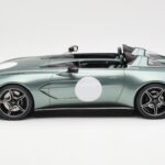 Aston Martin V12 Speedster Grøn Metallic GT Spirit 1:18 GT906 - image 3 of 6