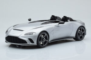 Aston Martin V12 Speedster Sølv GT Spirit 1:18