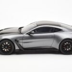 Aston Martin V12 Vantage Magnetic Sølv GT Spirit 1:18 GT443 - image 3 of 6