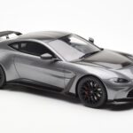 Aston Martin V12 Vantage Magnetic Sølv GT Spirit 1:18 GT443 - image 4 of 6
