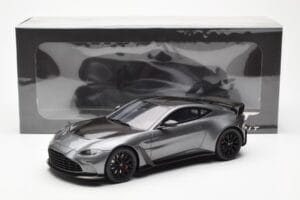 Aston Martin V12 Vantage Magnetic Sølv GT Spirit 1:18 GT443 Resin — billede 6 af 6