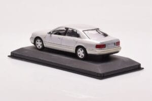 Audi A8 D2 Sølv Grøn Stribe Minichamps 1:43 AUDI-264455 Metal — billede 3 af 4