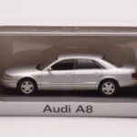 Audi A8 D2 Sølv Grøn Stribe Minichamps 1:43 - image 4 of 4