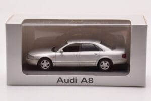 Audi A8 D2 Sølv Grøn Stribe Minichamps 1:43 AUDI-264455 Metal — billede 4 af 4