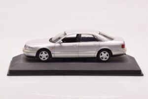 Audi A8 D2 Sølv Grøn Stribe Minichamps 1:43