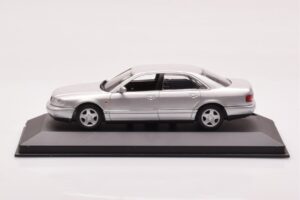 Audi A8 D2 Sølv Minichamps 1:43 433013006