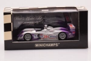 Audi R8 LMP900 #28 F. Biela / P. Kaffer / A. McNish 12 Hours of Sebring Winner 2004 Minichamps 1:43 4000412328 Metal — billede 4 af 4