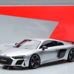 Audi R8 Performance Sølv Kengfai 1:18 - image 10 of 10