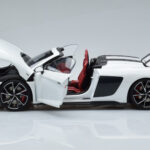 Audi R8 Spyder Performance Hvid Kengfai 1:18 - image 5 of 11
