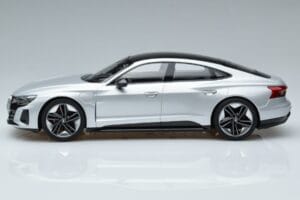 Audi RS e-tron GT Sølv Norev 1:18 188381 Metal — billede 3 af 6
