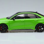 Audi RS3 8Y Sedan Grøn GT Spirit 1:18 - image 3 of 6