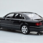 Audi S8 D2 Sort Otto 1:18 - image 5 of 6