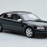 Audi S8 D2 Grøn Otto 1:18 - image 4 of 6
