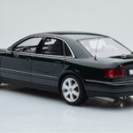 Audi S8 D2 Grøn Otto 1:18 - image 5 of 6