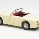 Austin-Healey Sprite Mk I Open Old English Hvid Kyosho 1:18 08953EW - image 7 of 8