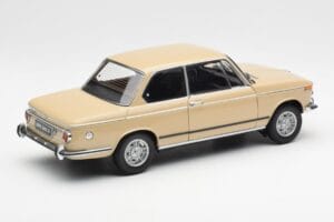 BMW 2002 Ti E10 Sahara Beige Kyosho 1:18 08541BG Metal — billede 3 af 8