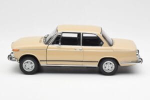 BMW 2002 Ti E10 Sahara Beige Kyosho 1:18 08541BG Metal — billede 4 af 8