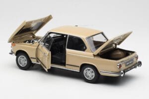 BMW 2002 Ti E10 Sahara Beige Kyosho 1:18 08541BG Metal — billede 5 af 8