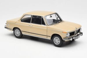 BMW 2002 Ti E10 Sahara Beige Kyosho 1:18 08541BG Metal — billede 6 af 8