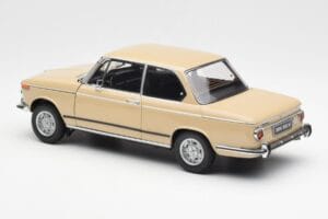 BMW 2002 Ti E10 Sahara Beige Kyosho 1:18 08541BG Metal — billede 7 af 8