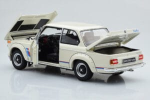 BMW 2002 Turbo Hvid Kyosho 1:18 08544W Metal — billede 3 af 8