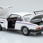 BMW 3.0 CSL E9 Hvid Dealer Edition Minichamps 1:18 - image 4 of 7