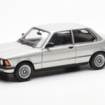 BMW 323i E21 Aspen Sølv AUTOart 1:18