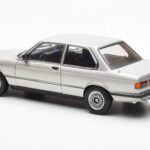 BMW 323i E21 Aspen Sølv AUTOart 1:18 - image 7 of 8
