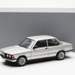 BMW 323i E21 Aspen Sølv AUTOart 1:18 - image 8 of 8