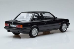 BMW 325i E30 Sort Norev 1:18 183203 Metal — billede 2 af 6