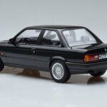 BMW 325i E30 Sort Norev 1:18 - image 5 of 6