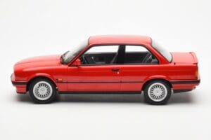 BMW 325i E30 Rød Norev 1:18 183202 Metal — billede 3 af 6
