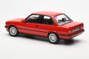 BMW 325i E30 Rød Norev 1:18 183202 Metal — billede 5 af 6