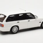 BMW 325i E30 Touring M Package Hvid Otto 1:18 - image 2 of 5