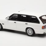 BMW 325i E30 Touring M Package Hvid Otto 1:18 - image 4 of 5
