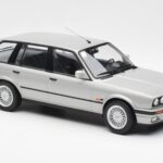 BMW 325i E30 Touring Sølv Norev 1:18 183216 - image 4 of 6