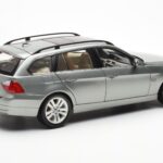 BMW 330i E91 Touring Grå Metallic Kyosho 1:18 80430394359 - image 3 of 8