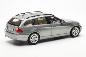 BMW 330i E91 Touring Grå Metallic Kyosho 1:18 80430394359 Metal — billede 3 af 8