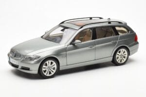 BMW 330i E91 Touring Grå Metallic Kyosho 1:18 80430394359