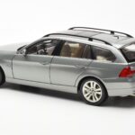 BMW 330i E91 Touring Grå Metallic Kyosho 1:18 80430394359 - image 7 of 8